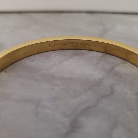 ✨ Kate Spade Rhinestone Pave Bow Gold Hinged Bracelet ✨ - Picture 8 of 10